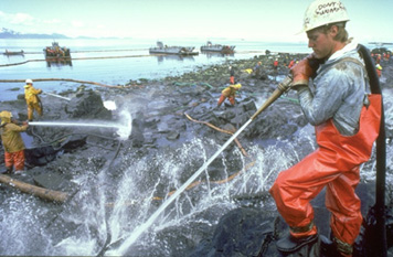 cleanup-workers-spray-oiled-rocks-high-pressure-hoses_exxon-valdez-oil-spill-trustee-council.jpg