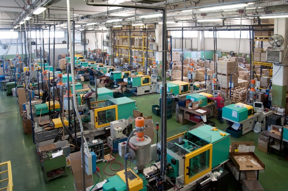 Injection-moulding-machines-in-a-large-factory-image-courtesy-of-DFC.jpg